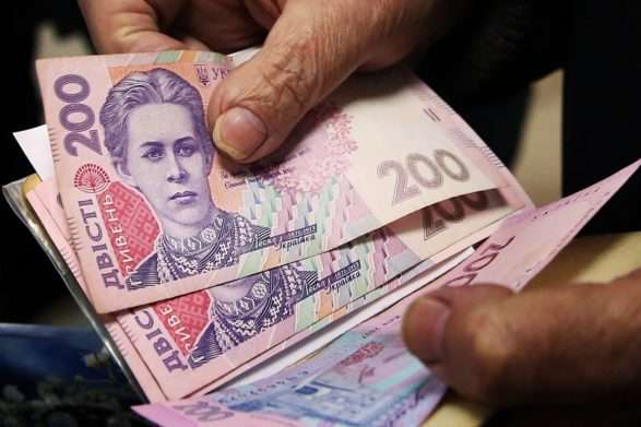 Частина українців отримає гроші на пенсійні вклади від роботодавців: кому пощастить