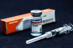 Завтра в Україну приїде 2,5 млн доз вакцини CoronaVac