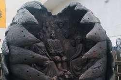 В окупованому Криму встановили пам'ятник цареві, який лякає дітей до сліз (фото)
