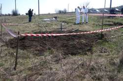 Волонтери знайшли на Донбасі 12 стихійних поховань 