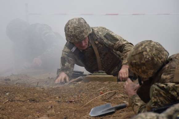 Український боєць підірвався на Донбасі: штаб ООС заявив про використання бойовиками заборонених мін