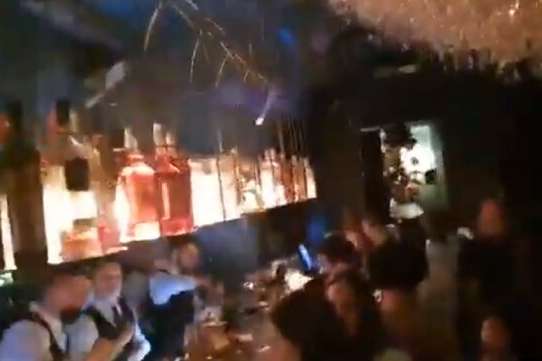 Хотіли розігнати невакцинованих: в Одесі чоловіки розпилили у ресторані сльозогінний газ (фото)