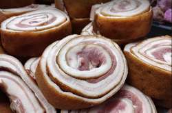 На Столичному ринку за кілограм сала з м'ясом просять 125-140 грн