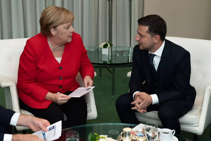 Меркель лично блокировала поставки оружия Украине по линии НАТО – СМИ