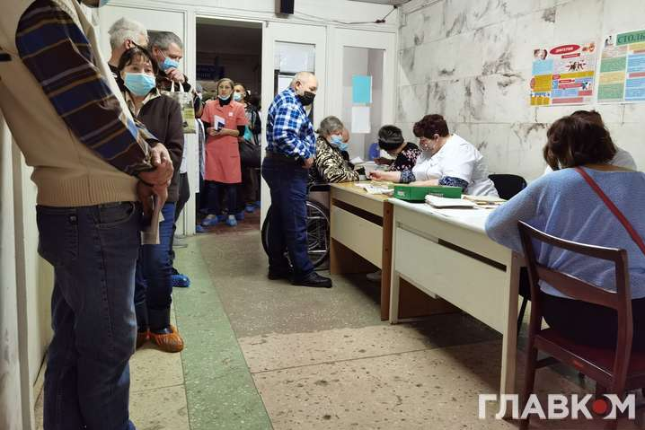 Письма из Луганска. Чем и как вакцинируют за линией фронта