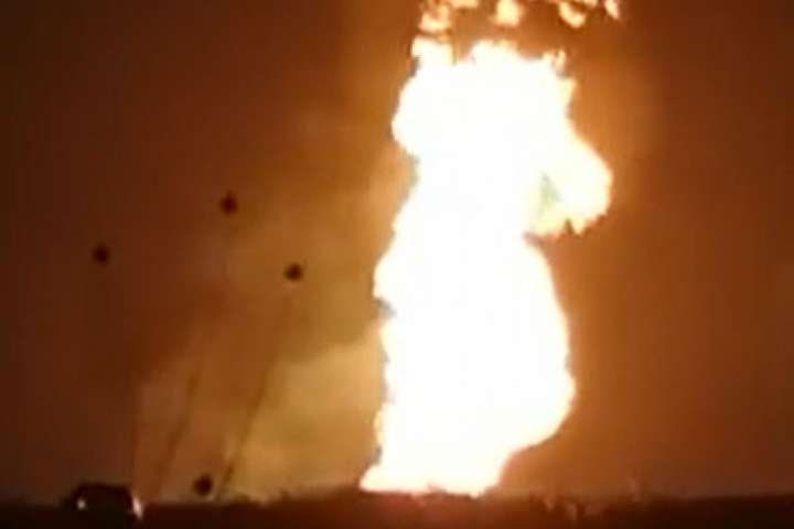 У Росії вибухнув газопровід, спалахнула масштабна пожежа (відео)