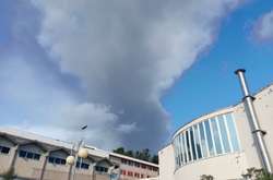 Вулкан Етна випустив стовп попелу, закрито аеропорт у Катанії (фото, відео)