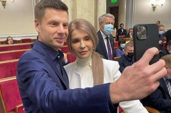 Тимошенко у білосніжному образі викликала фурор у Раді (фото)