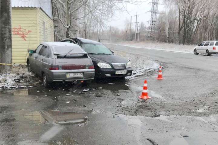 На Київщині водій знепритомнів за кермом і протаранив автомобіль (фото)