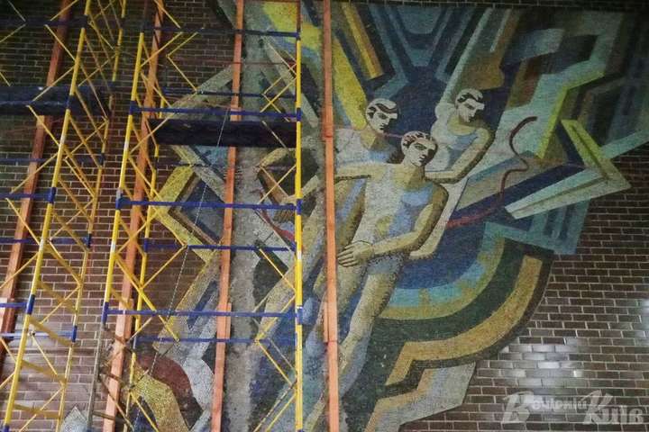 У Києві назріває скандал: заради скеледрому можуть знищити мозаїку (фото)