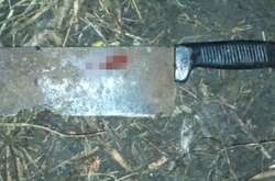 Чоловік напав на працівників поліції з саморобним ножем з пилки та завдав двом поліцейським тілесні ушкодження