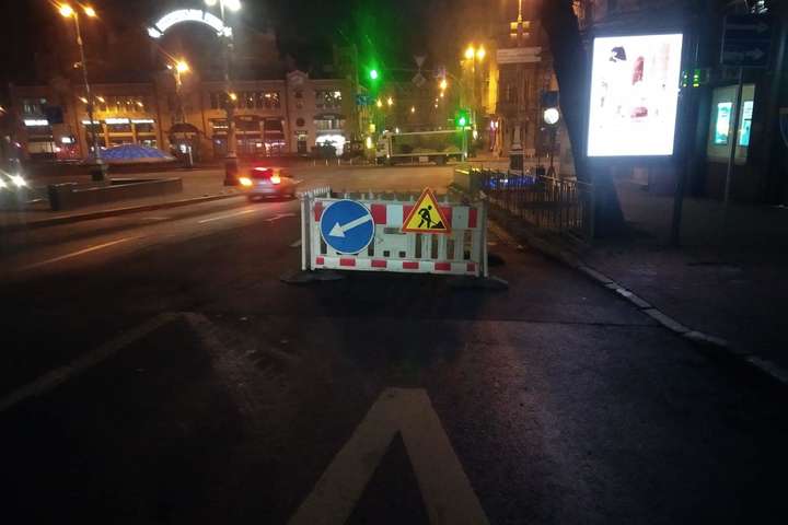 На бульварі в центрі Києва обмежено рух через ризик обвалу покриття