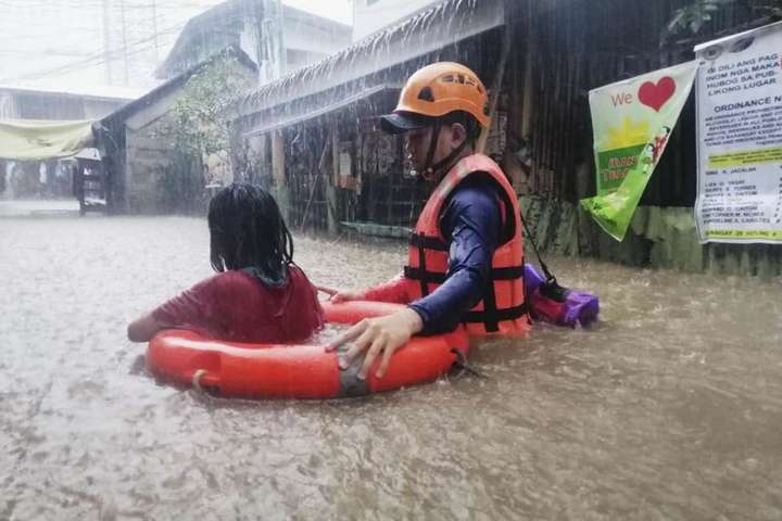 До Філіппін наближається потужний тайфун: десятки тисяч евакуйованих (відео)