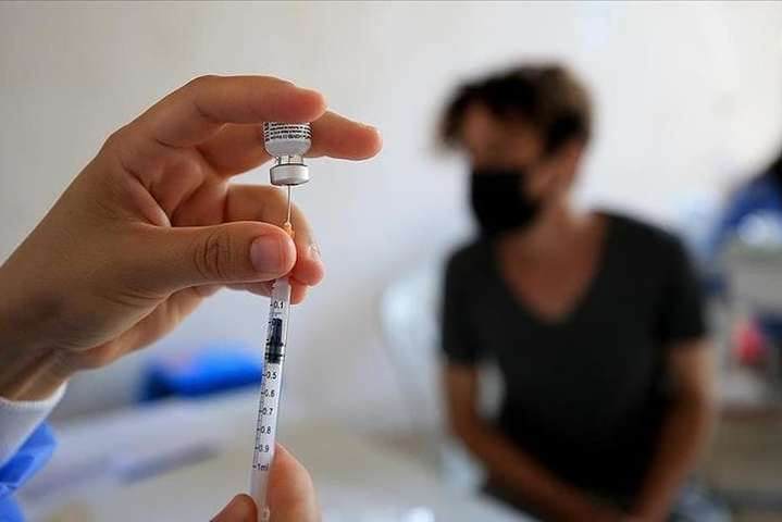 Третья прививка от Covid может стать обязательной в Украине 