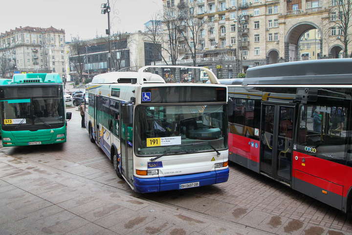 До Києва прибули автобуси, які замінять іржаві маршрутки 