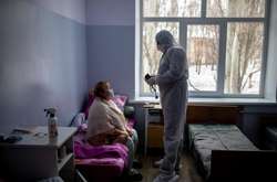 Від Covid-19 за добу померли понад 300 людей в Україні