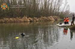 Шукали два дні: на Київщині водолази дістали з річки тіло чоловіка (фото, відео) 