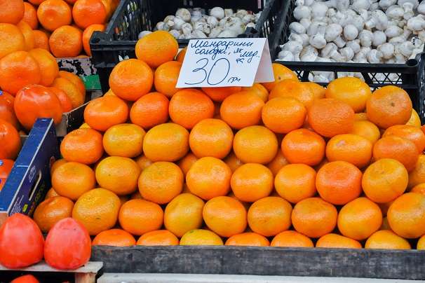 Де в Києві купити недорогі солодкі мандарини та хурму? Адреси ярмарків 