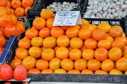 Де в Києві купити недорогі солодкі мандарини та хурму? Адреси ярмарків 