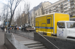 Через провалля в центрі Києва змінено рух тролейбусів