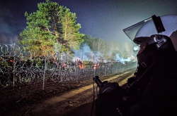 Мігранти закидали польських прикордонників петардами