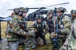 В ходе маневров спецназовцы совершили поиск и спасение пилота сбитого самолета