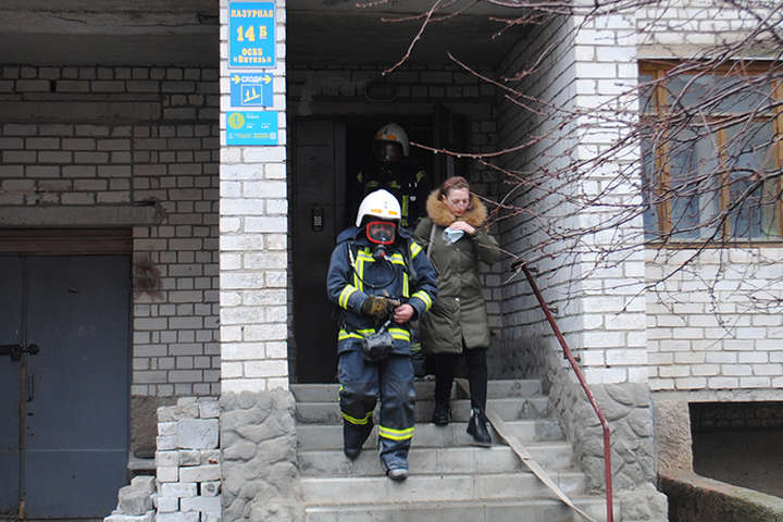 Пожежа у Миколаєві: жителів багатоповерхівки довелося евакуювати (фото, відео) 