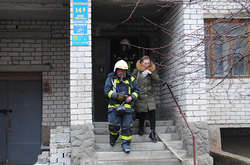 Пожежа у Миколаєві: жителів багатоповерхівки довелося евакуювати (фото, відео) 