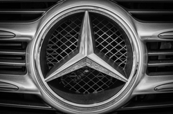 Столько украинцы не зарабатывают за год. Mercedes объявил рекордные бонусы для рабочих