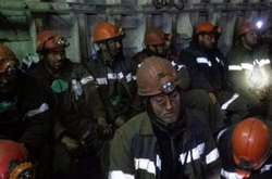 Донецькі шахтарі відмовилися підніматися на поверхню через зарплатні борги