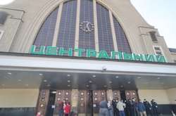 Поліція працює на території вокзалу через повідомлення про начебто замінування