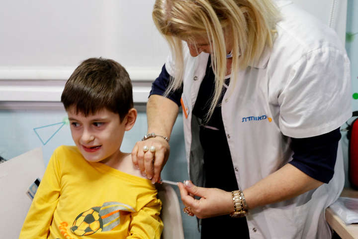 У Франції діти отримали вдвічі більшу дозу Covid-вакцини