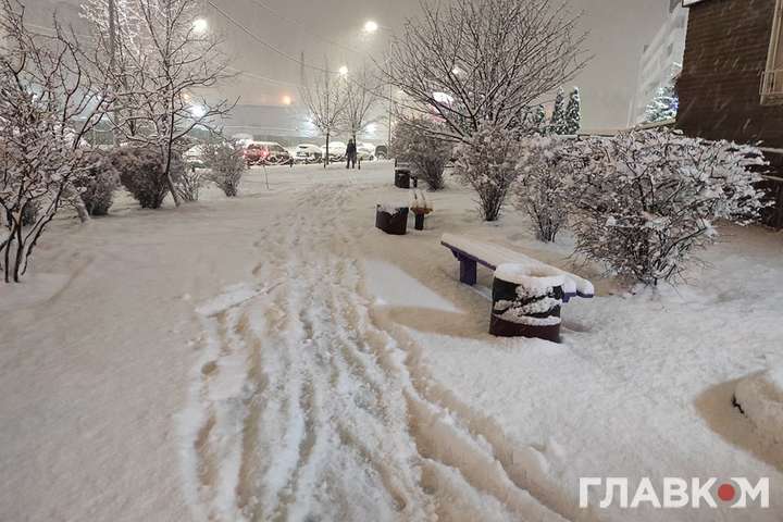 У Києві панує зимова казка: атмосферні фото міста