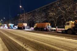 Дорожники звітують, що більшість вулиць Києва розчищено (фото)