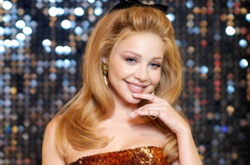 Оголила грудь и бедро: Кароль взбудоражила фанатов шикарным образом (фото)