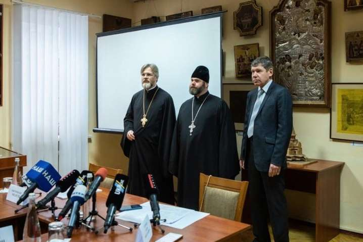 Московская церковь наплевала на закон о переименовании. Результаты съезда в Лавре
