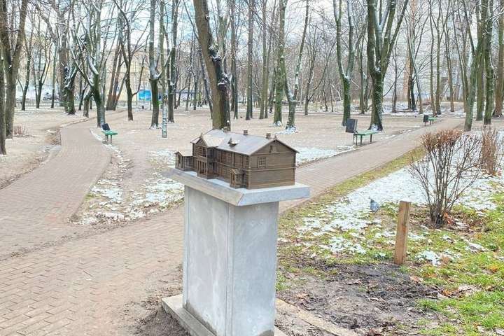 У Києві встановили 3D-мінімакет будинку Крістера (фото)