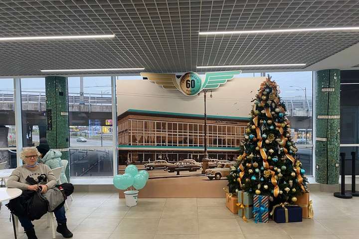 Центральний автовокзал Києва створює мандрівникам передсвятковий настрій (фото)