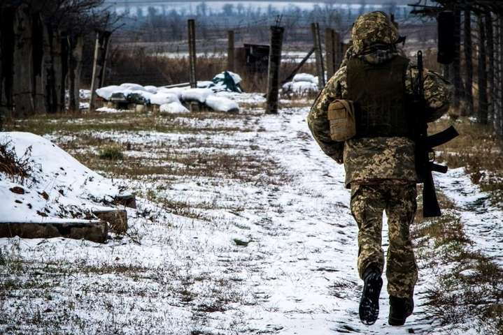 Окупанти поранили на Донбасі українського воїна
