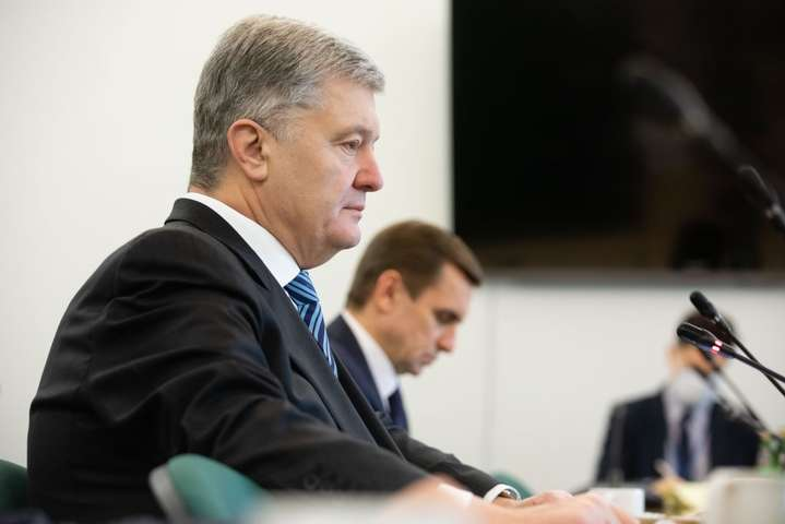 США отреагировали на обвинения против Порошенко 