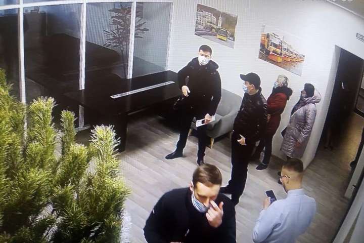 Правоохоронці підігрують «маршруточній мафії»? У транспортному департаменті Києва пройшли обшуки