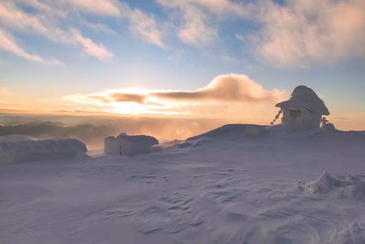 У Карпатах намело метр снігу (фото)