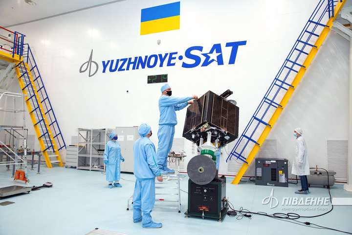 Компанія Ілона Маска запустить український супутник у січні: названо нову дату
