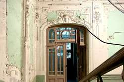 Реставратори обіцяють зберегти та відновити ліпні деталі інтер’єру