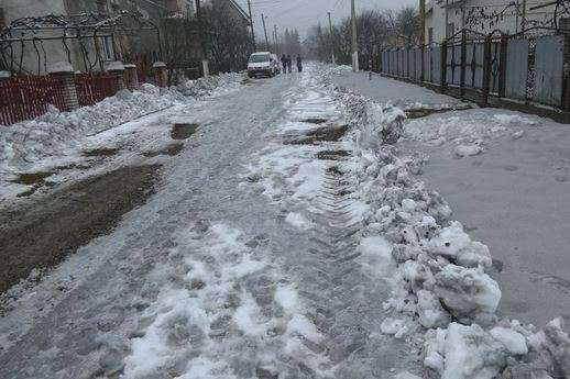 «Чорний» сніг на Прикарпатті: в уряді озвучили причини його появи