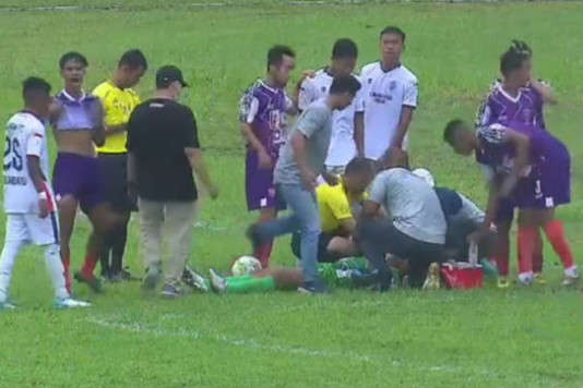 В Індонезії 20-річний воротар помер після зіткнення з суперником