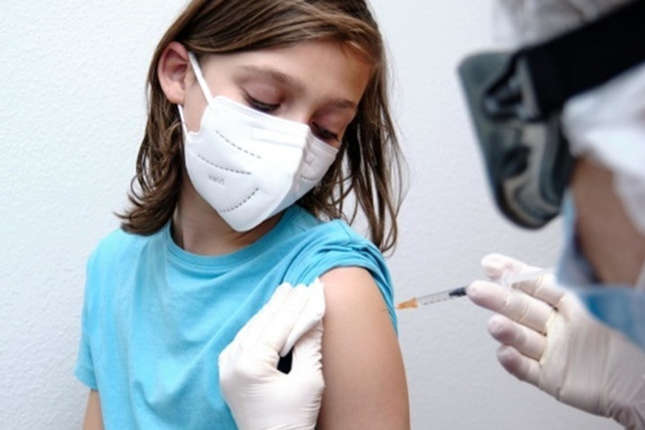 ВООЗ рекомендує утриматися від поголовної вакцинації дітей та підлітків