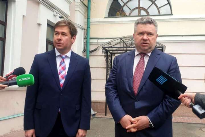 Адвокати Порошенка прибули до ДБР для «діалогу з опонентами»