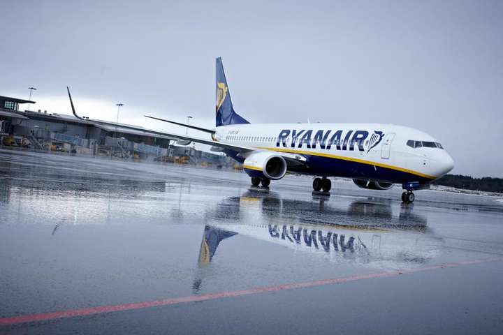 Призупинення рейсів Ryanair діятиме з 6 до 31 січня 2022 року - Лоукостер Ryanair скасував 17 авіарейсів з України (список)