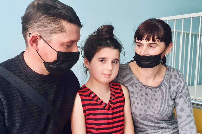 Львівські лікарі прооперували дівчинку, в якої не відкривався рот